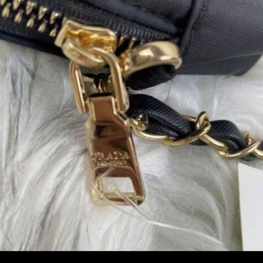 New black Small purse with Zipper and gold Chain belt should purs - Picture 3 of 15